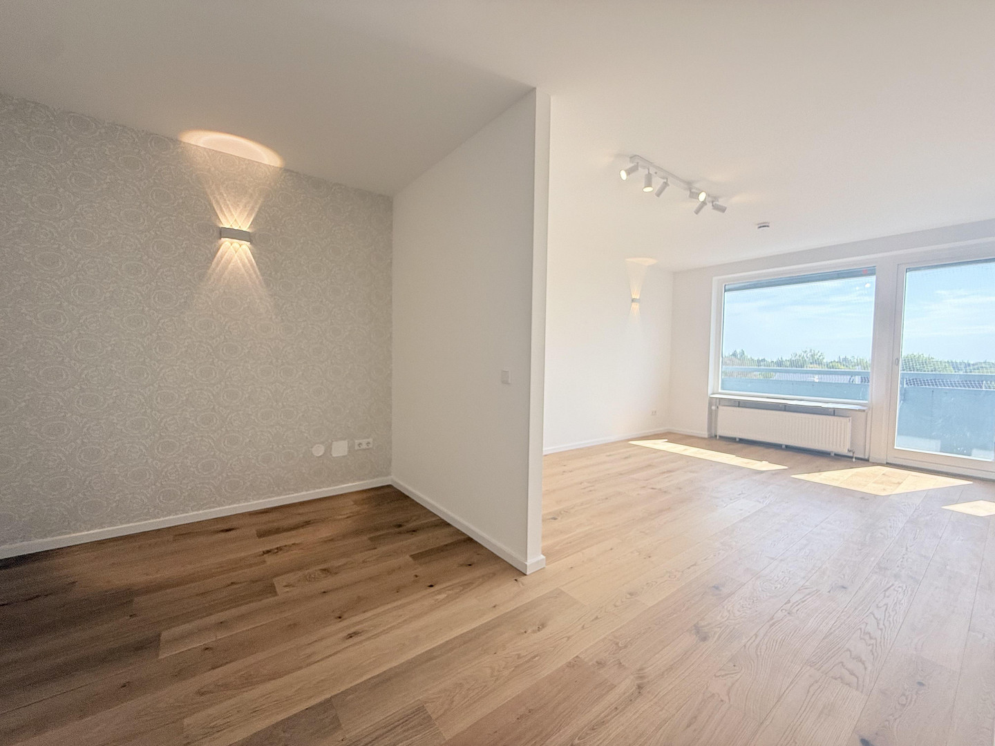SOFORT Verfügbar: Sanierte 1,5-Zi-Whg mit Balkon und neuer EBK