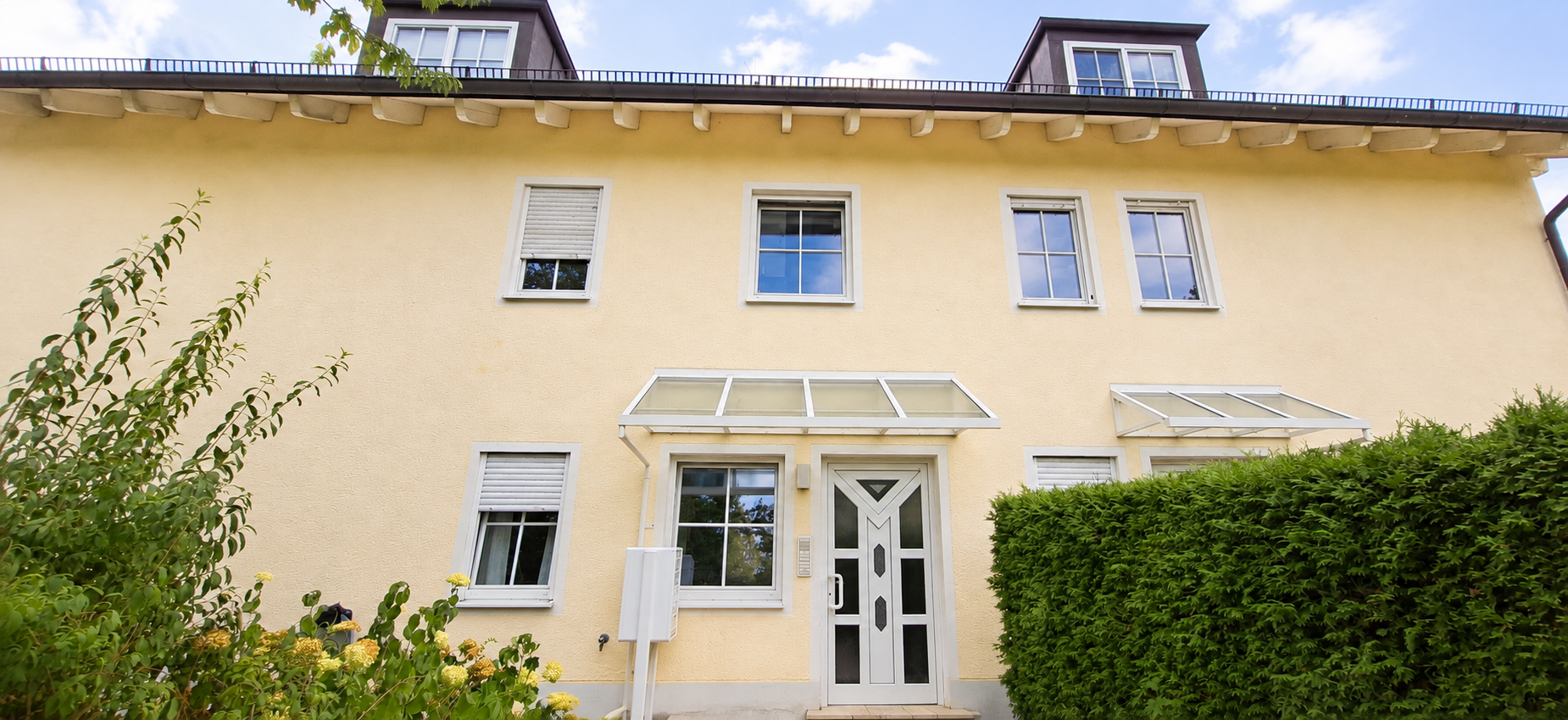 Traumhafter Blick ins Grüne- sehr helle, luftige DG-Wohnung in Waldtrudering