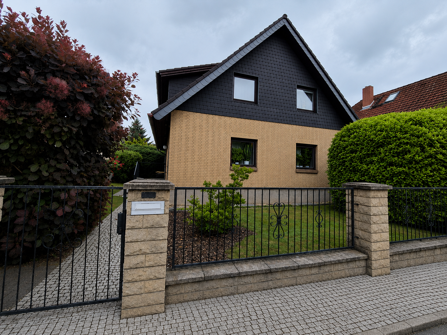 PROVISIONSFREIES gepflegtes freistehendes Einfamilienhaus mit Vollkeller und Kaminzimmer