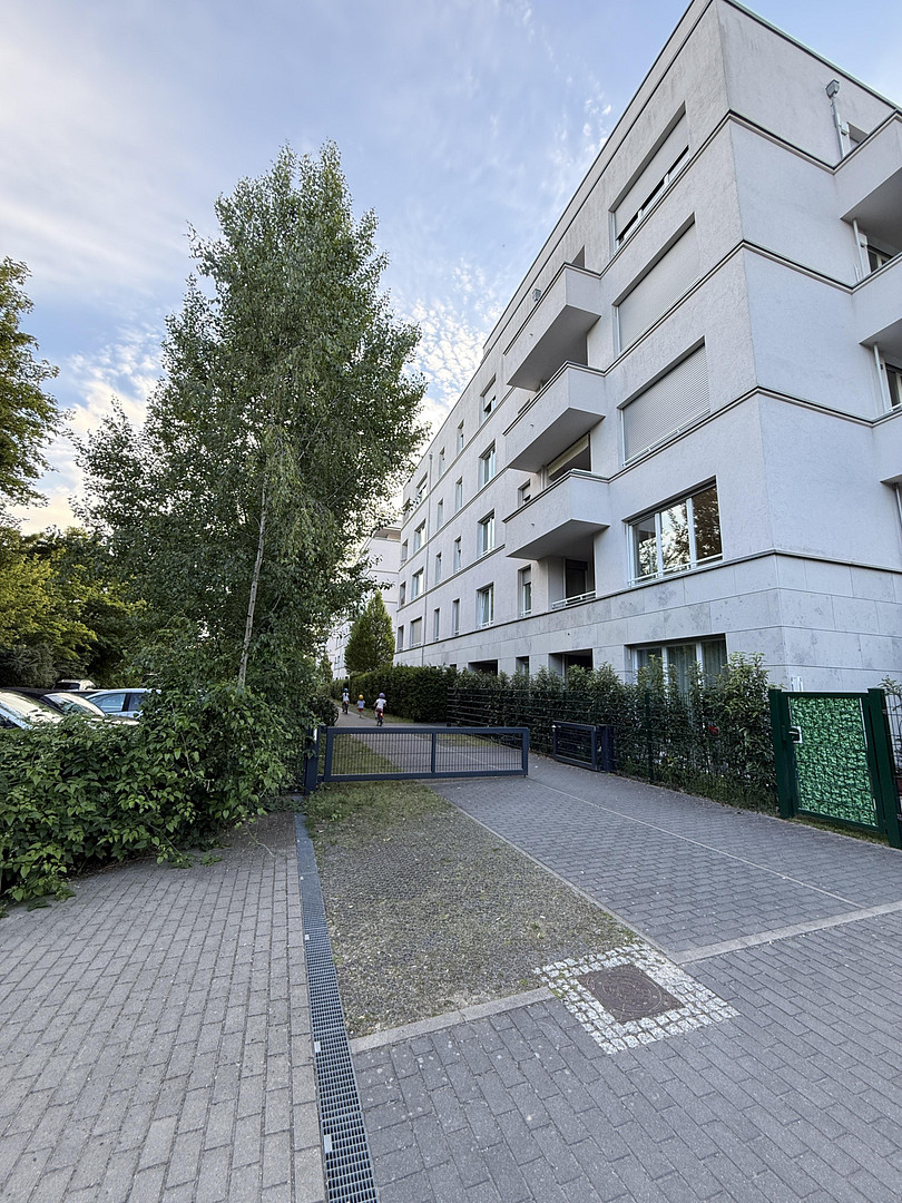 provisionsfreie 4-Zi Wohnung in Schmargendorf: Balkon, 2 Bäder, Stellplatz