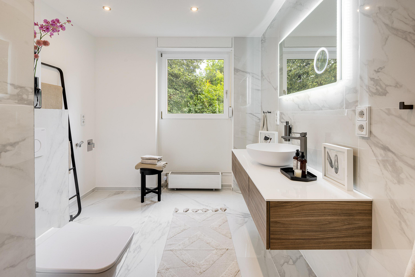 Stilvoll wohnen im Grünen – hochwertig sanierte 3-Zimmer-Wohnung mit Balkon in München-West