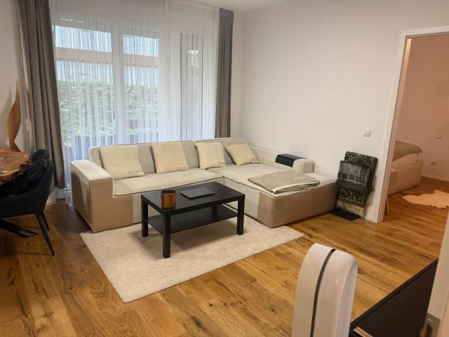 Erstklassige 2-Zimmer-Gartenwohnung: Modernes Design & Top-Lage im Ackermann Park