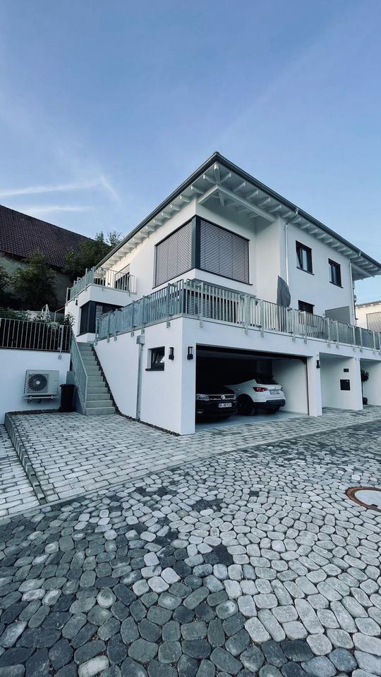 Moderne KfW-55-Doppelhaushälfte mit Doppelgarage in ruhige Lage