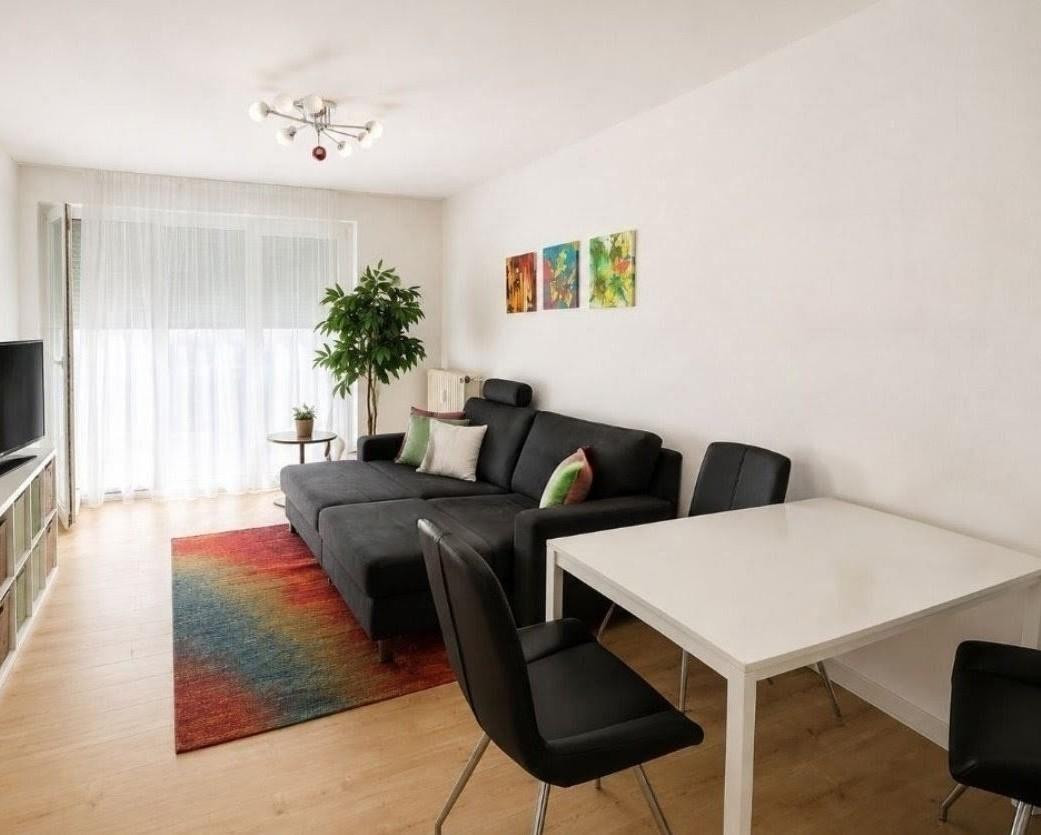 Gepflegte 2-Zimmer-Wohnung mit Südwest-Terrasse, separatem Aufgang und Tiefgaragenstellplatz