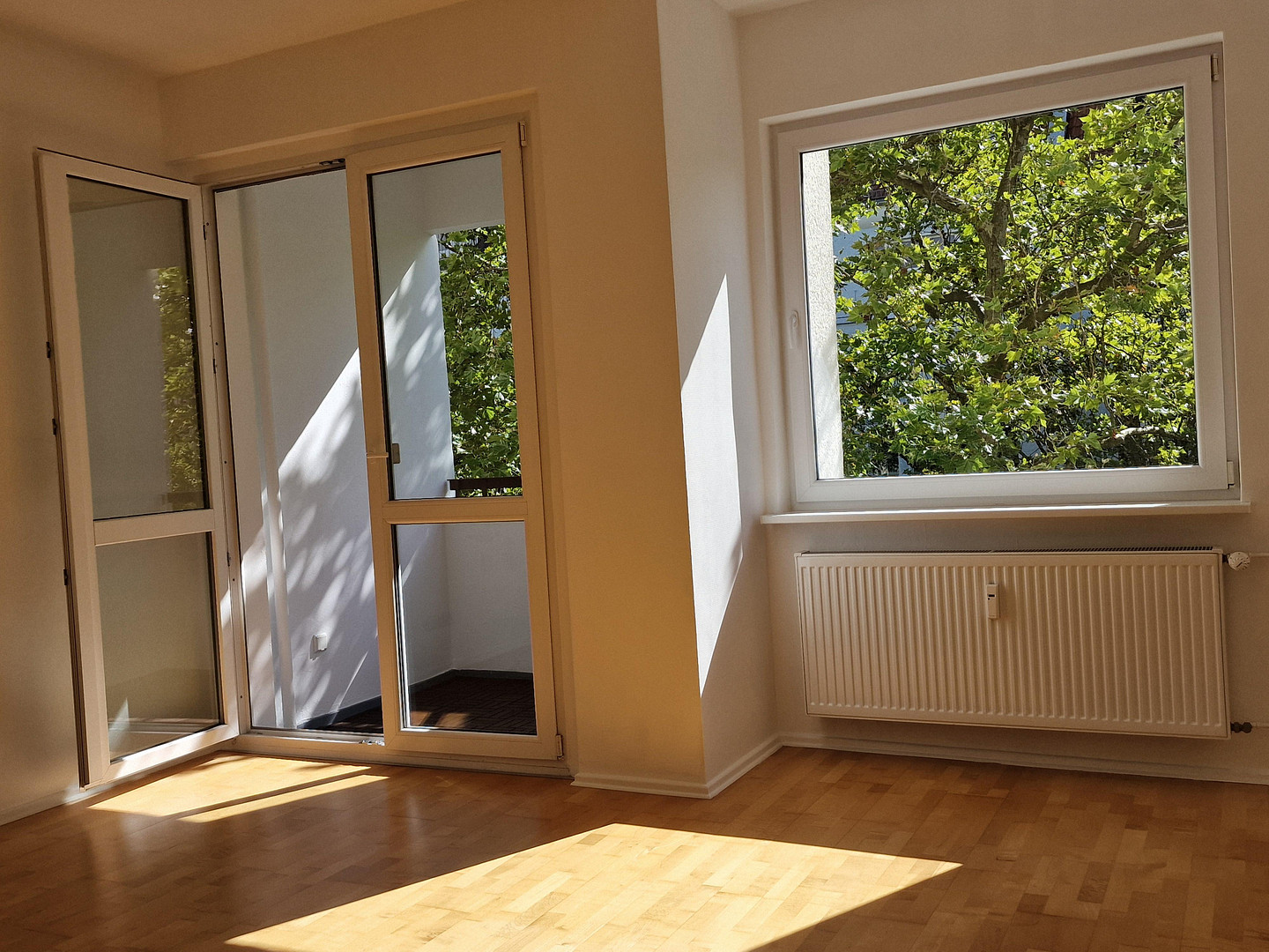 Sehr helle 2-Zi.-Whg., saniert, mit EBK, 4.OG mit Aufzug, Kudamm-Nähe