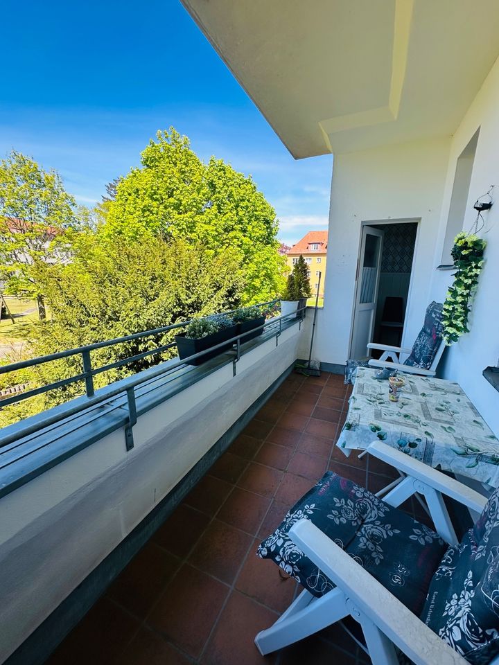 Sofort bezugsfrei: 2-Zimmer-Wohnung mit großem Balkon, hell und m
