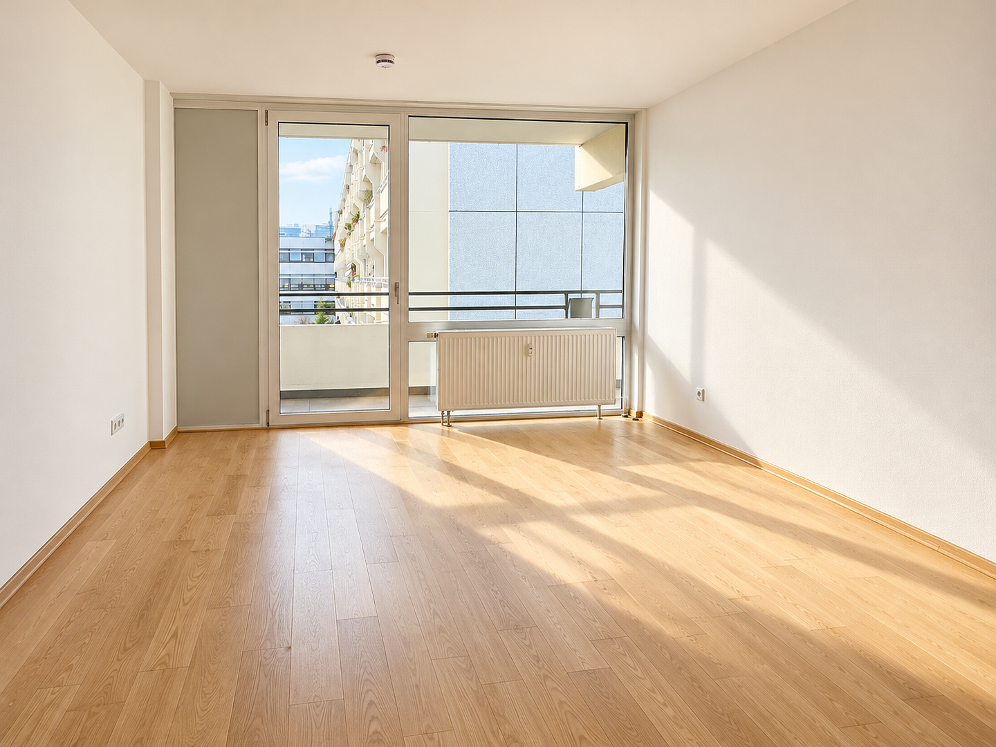 Renovierte 2-Zimmer Wohnung mit Balkon und TG-Stellplatz von privat (leer)