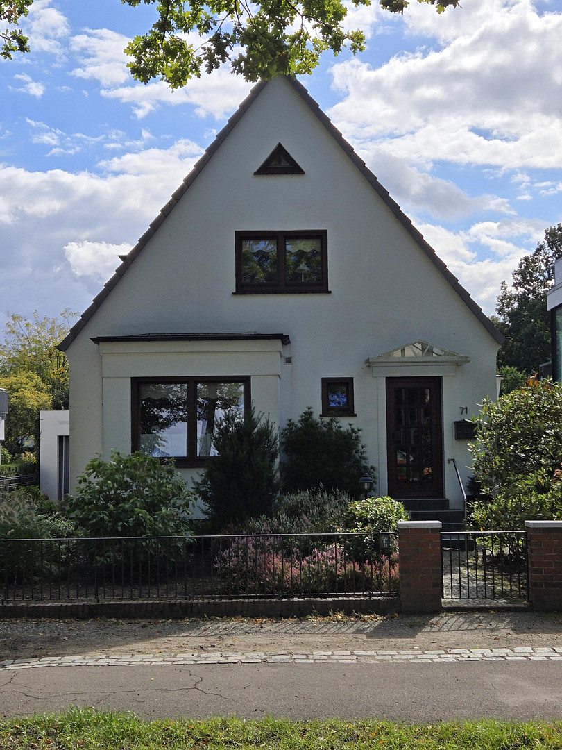 Großzügiges Einfamilienhaus mit viel Potenzial - provisionsfrei