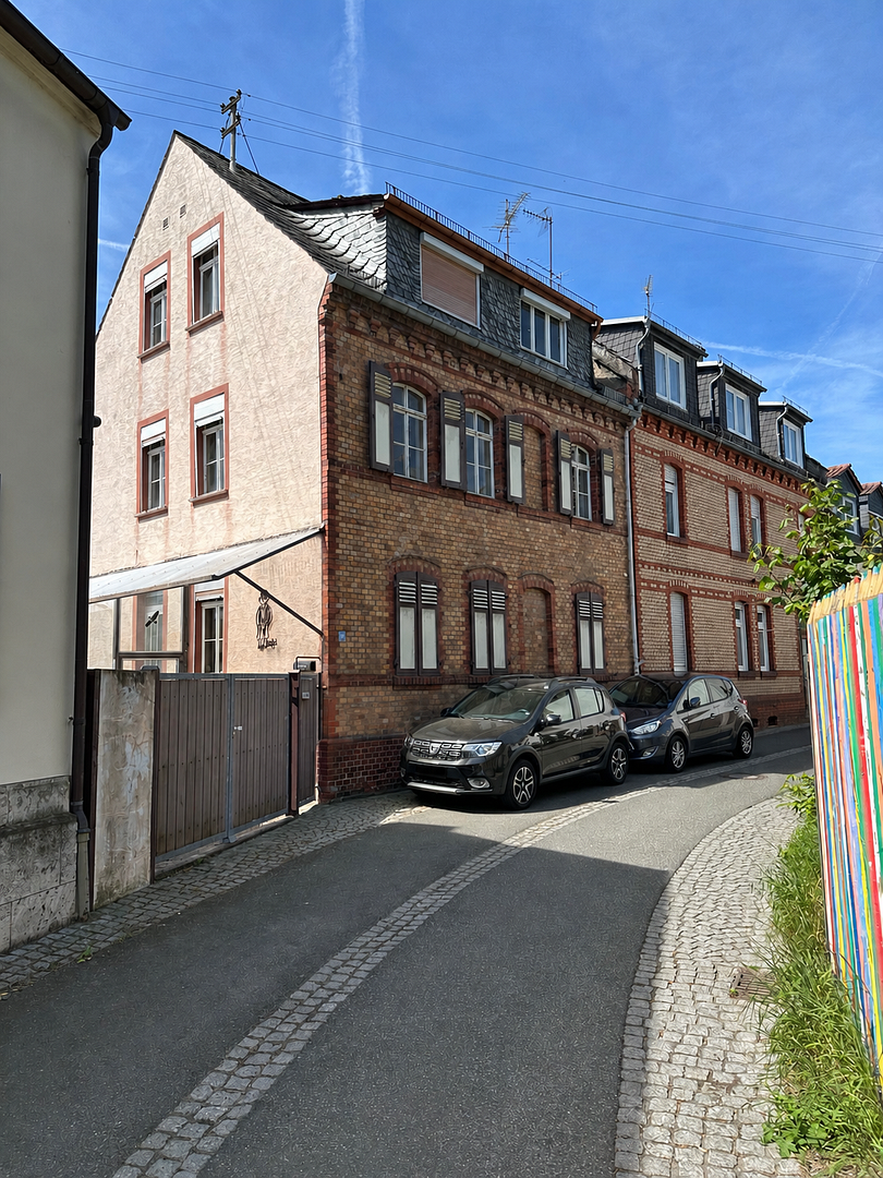 Charmantes Altbau Haus, zentral gelegen – ideal für Mehrgenerationen oder Vermietung
