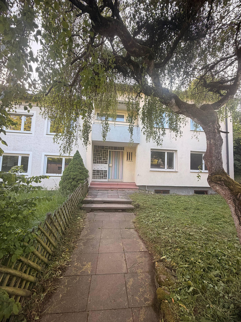 Vielseitiges Mehrfamilienhaus in Top-Lage von Stuttgart-Büsnau! Sofort bezugsfrei & provisionsfrei!