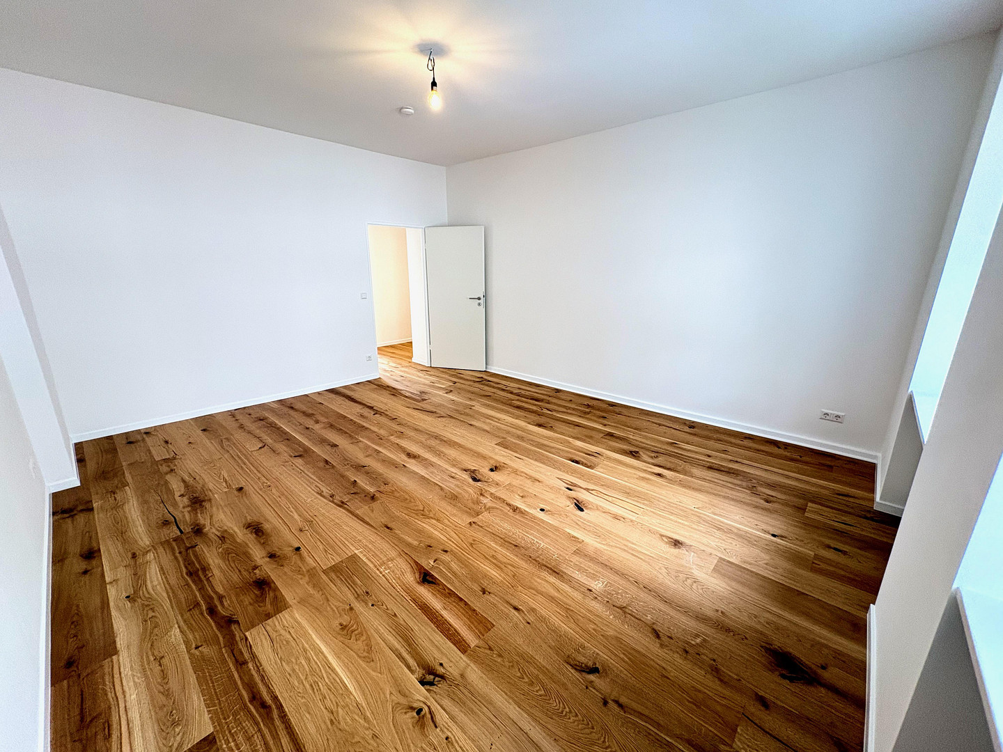 Sofort bezugsfertig und vollständig modernisierte 2 Zimmer Wohnung