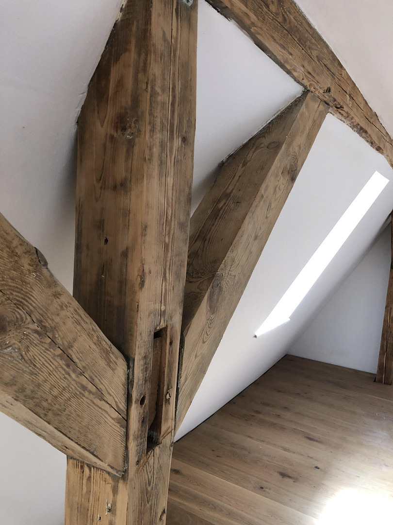 Stilvoll kernsanierter 2-Zi-Altbau + eigener Spitzboden 3.OG