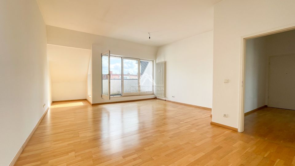 DACHGESCHOSSWOHNUNG MIT BALKON | PROVISIONSFREI