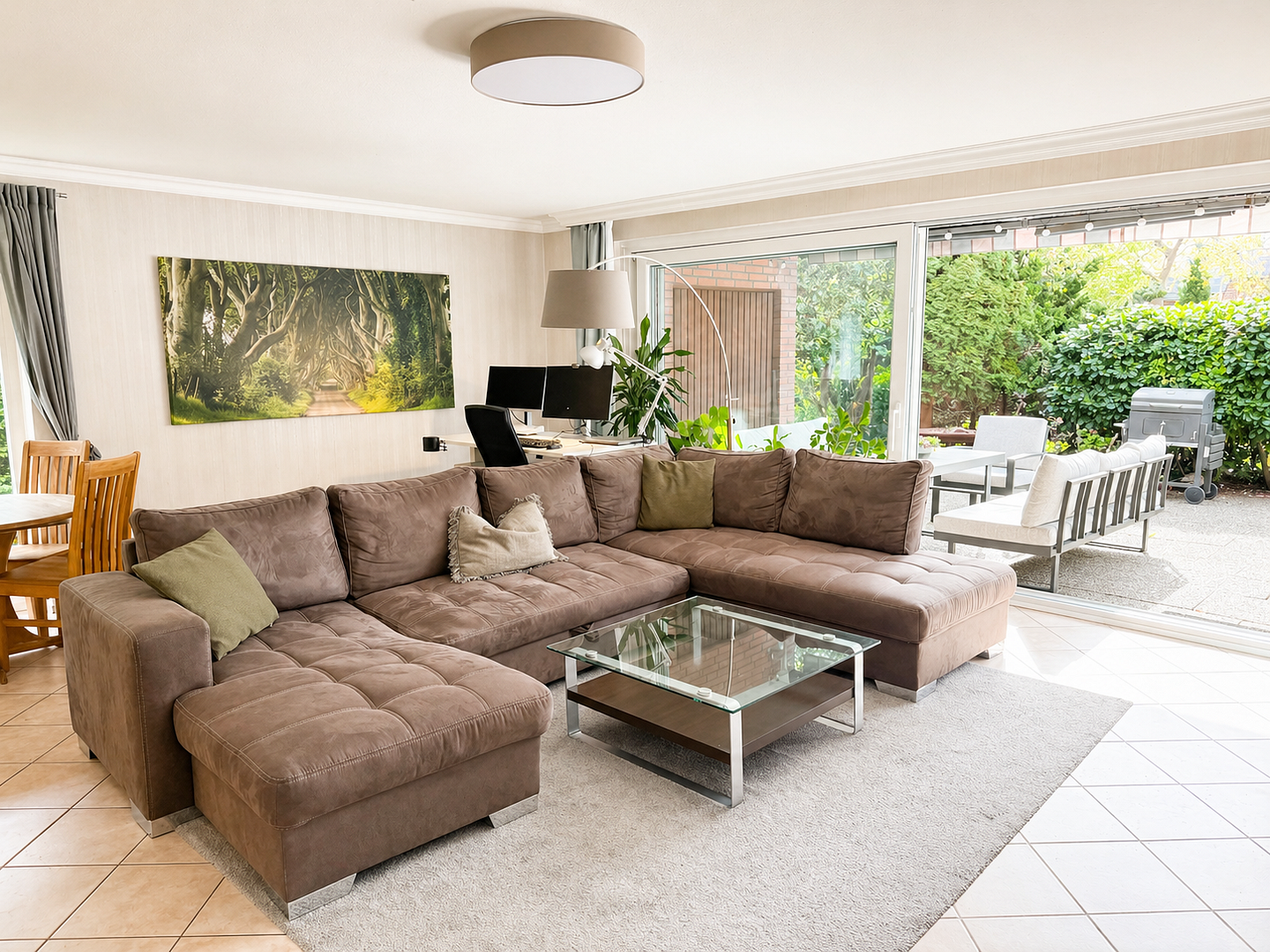Haus-im-Haus-Charakter mit 30 m² Terrasse in ruhiger Lage in Hamburg-Bramfeld