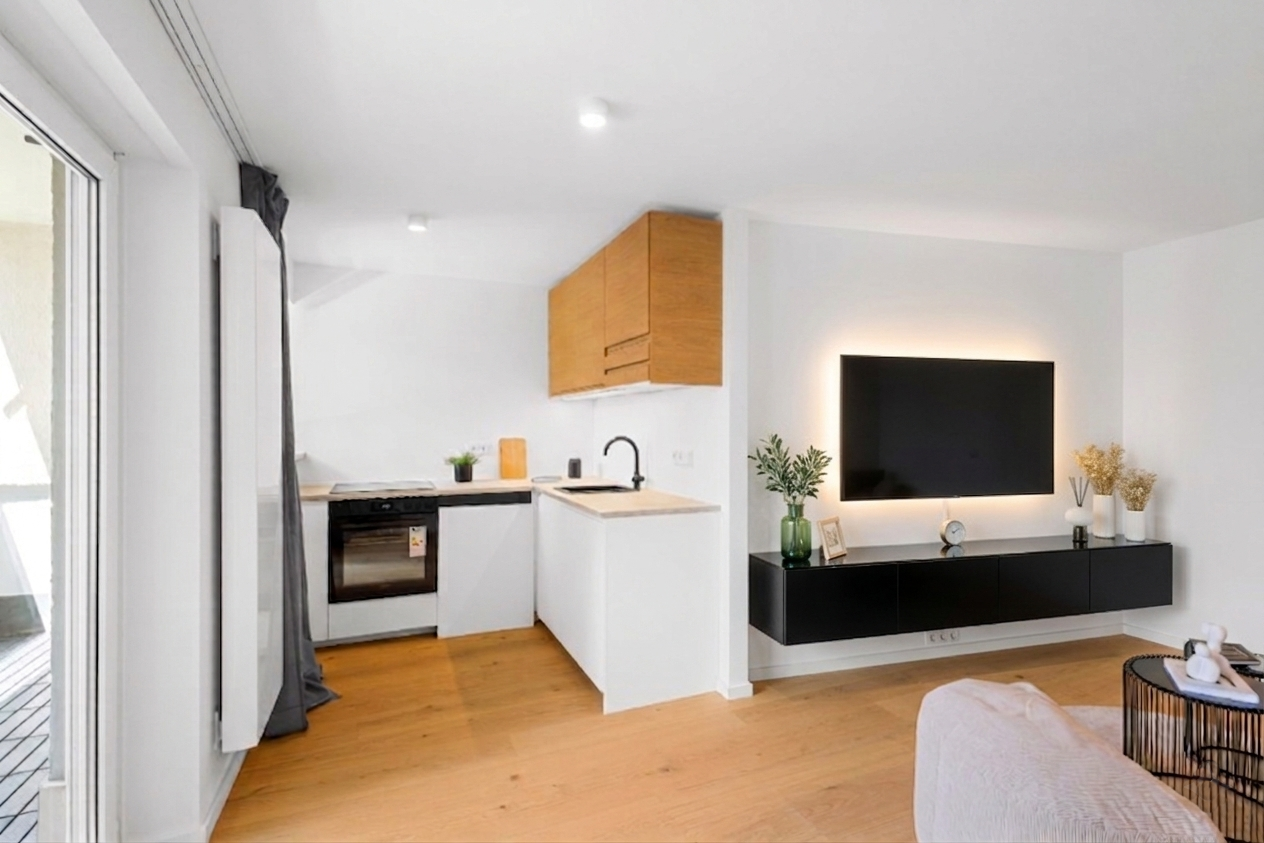 Kernsaniert vom Architekten | 2 Zimmer · Loggia · EBK | provisionsfrei