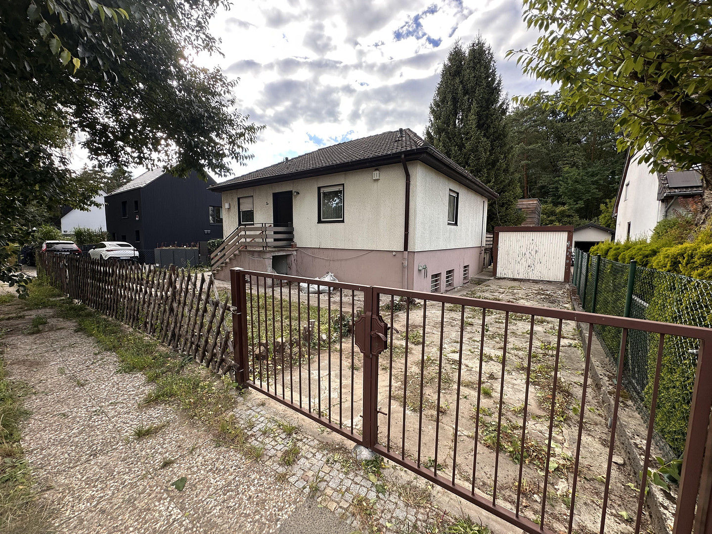 Hermsdorf: Freistehendes Einfamilienhaus auf 492 m² Grundstück mit Entwicklungspotenzial