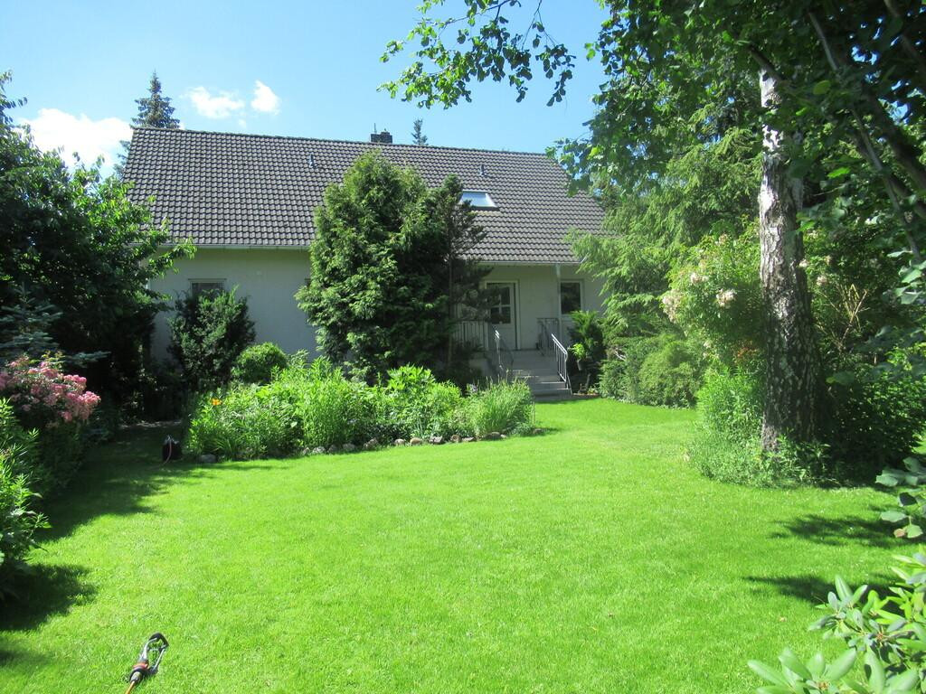 Zweigenerationenhaus mit separaten Eingängen - großer naturnaher Garten