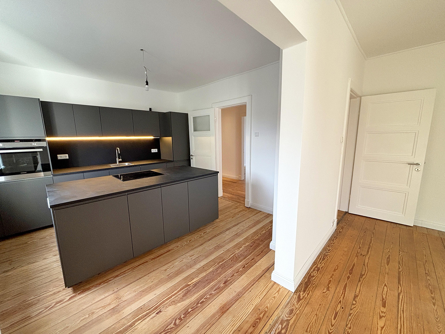 Moderne 4-Zimmer ETW mit Traumküche, Erstbezug nach Sanierung, ohne Courtage