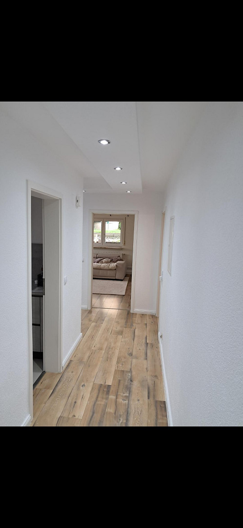 Große 4-Zimmer-Wohnung im Zweifamilienhaus