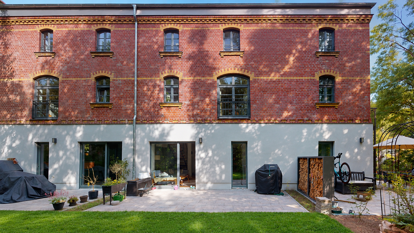 Modernes Reihenhaus im kernsanierten Hofensemble mit Wärmepumpe und langfristigem Mietverhältnis