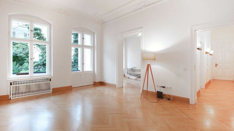 Stilvoller Altbauklassiker mit Aufzug, Balkon und Stuck