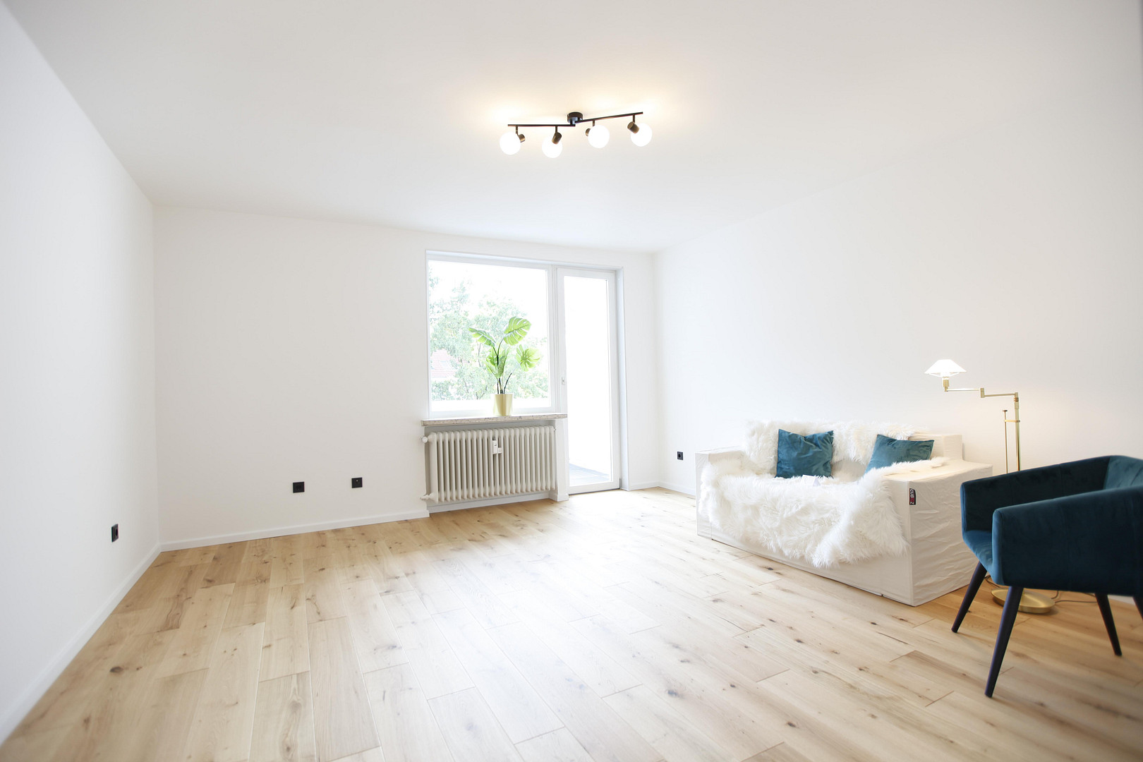 MODERNE 2-ZIMMER-WOHNUNG MIT BALKON + GARAGE
