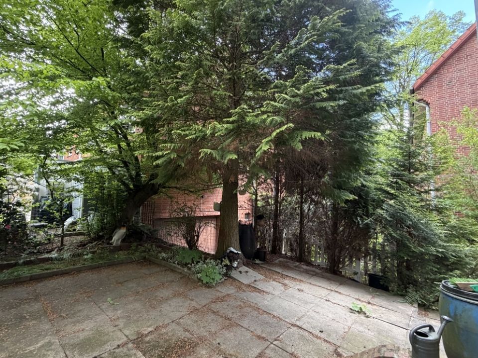 Anleger aufgepasst. Vermietete 2-Zimmer- Wohnung mit Balkon und Garten