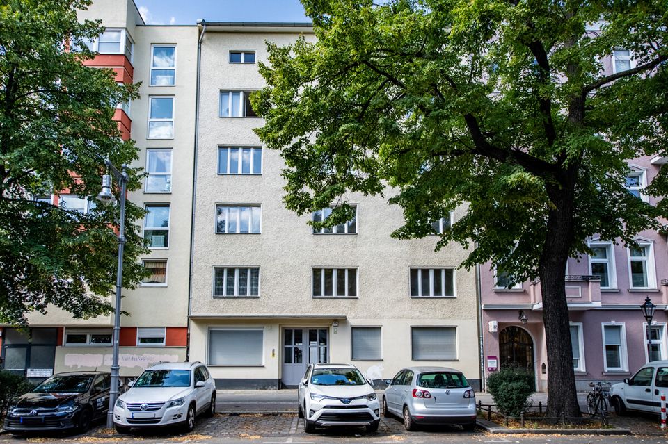 Charlottenburg-Investment: 3-Zimmer-Wohnung im Hinterhaus, vermietet und solider Zustand