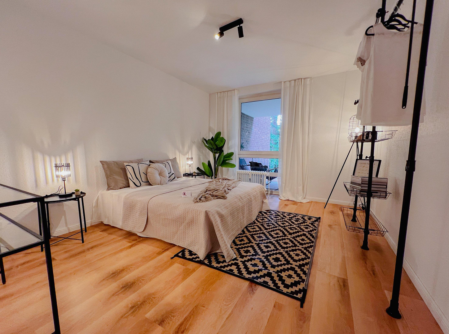 SOFORT FREI - SCHÖNE 2 ZIMMER WOHNUNG IN BEVORZUGTER LAGE MIT TIEFGARAGENSTELLPLATZ