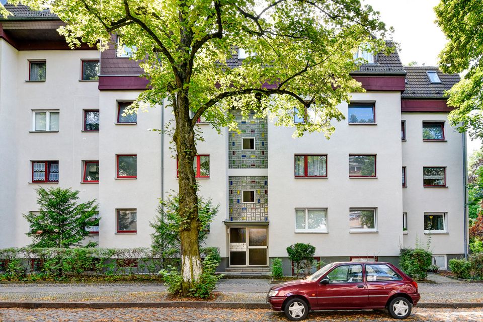 Kapitalanleger aufgepasst: 2 Zimmer im idyllischen Mariendorf + Balkon + saniert + PROVISIONSFREI