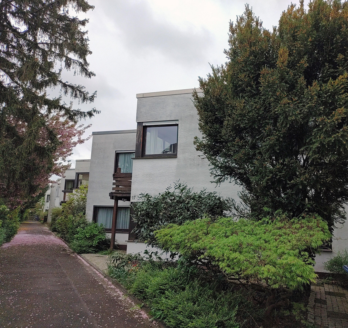 Großzügiges Reihenmittelhaus mit Einliegerwohnung und sonnigem Atriumgarten