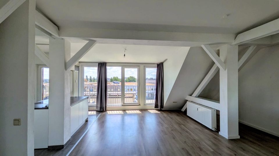 Über den Dächern Neuköllns: Helle 2-Zimmer-Wohnung mit Weitblick