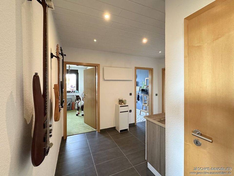 JÄSCHKE - Großzügige 4-Zimmer-Dachgeschosswohnung mit Gartenanteil und Garage