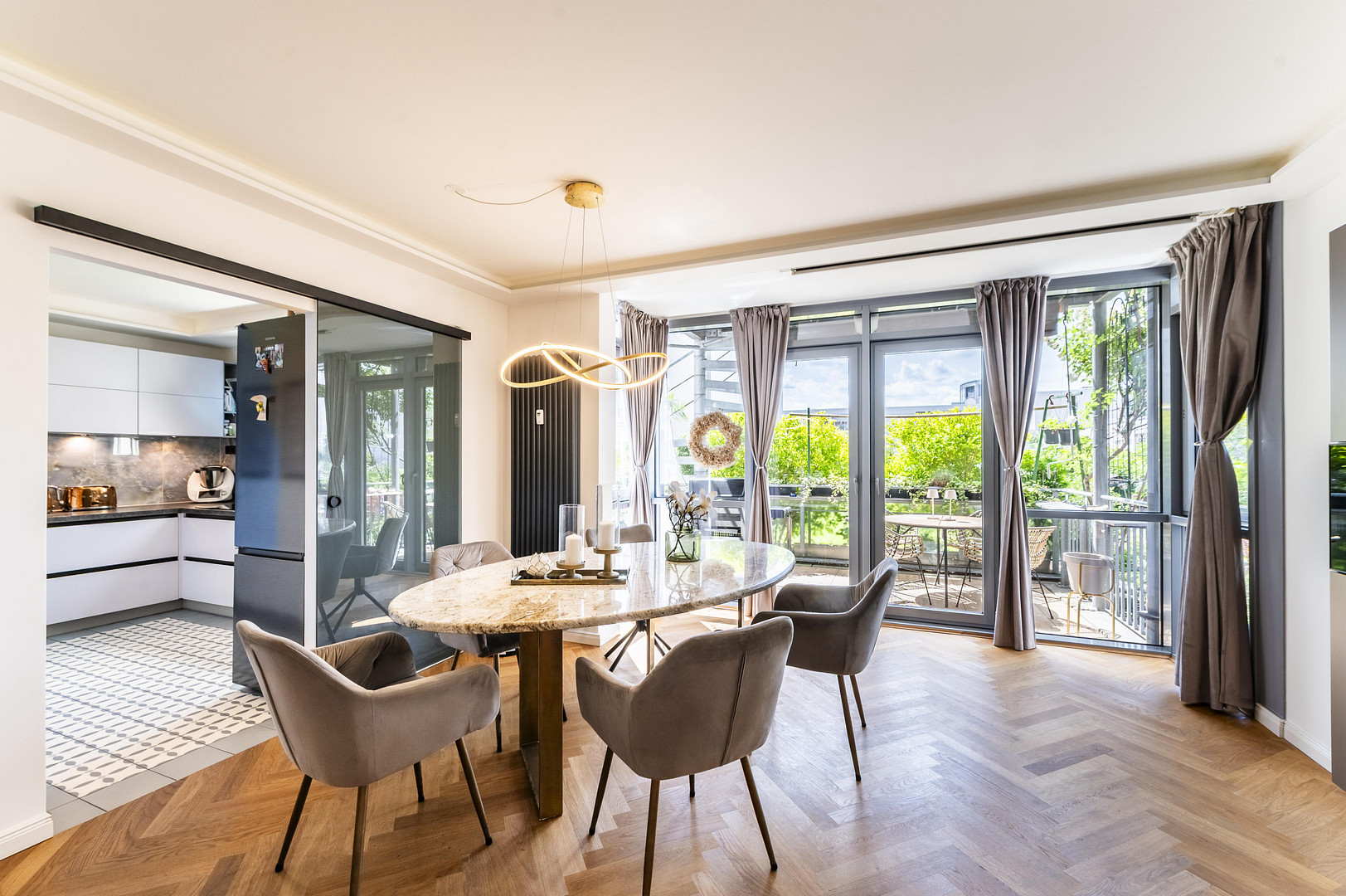 Luxus kernsanierte Maisonette mit Reihenhauscharakter, Garten & Panoramablick über Dresden