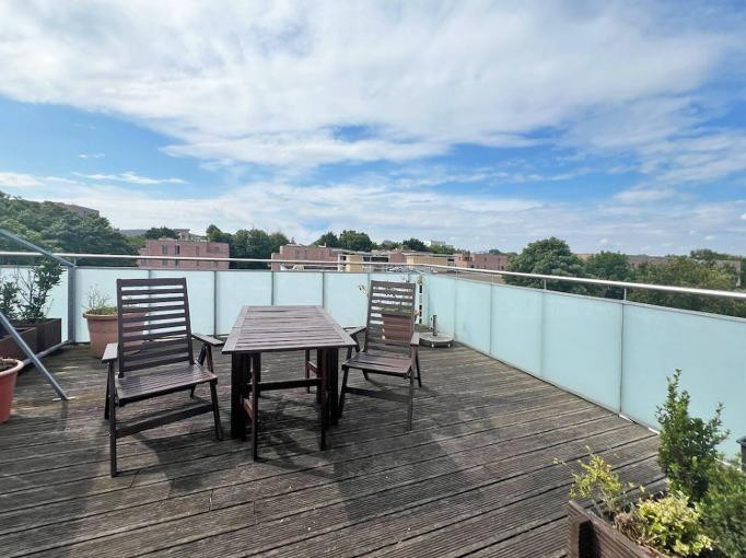 Luxuriöse, modernisierte DG-Whg. mit Wintergarten und großer Terrasse mit hoher Lebensqualität