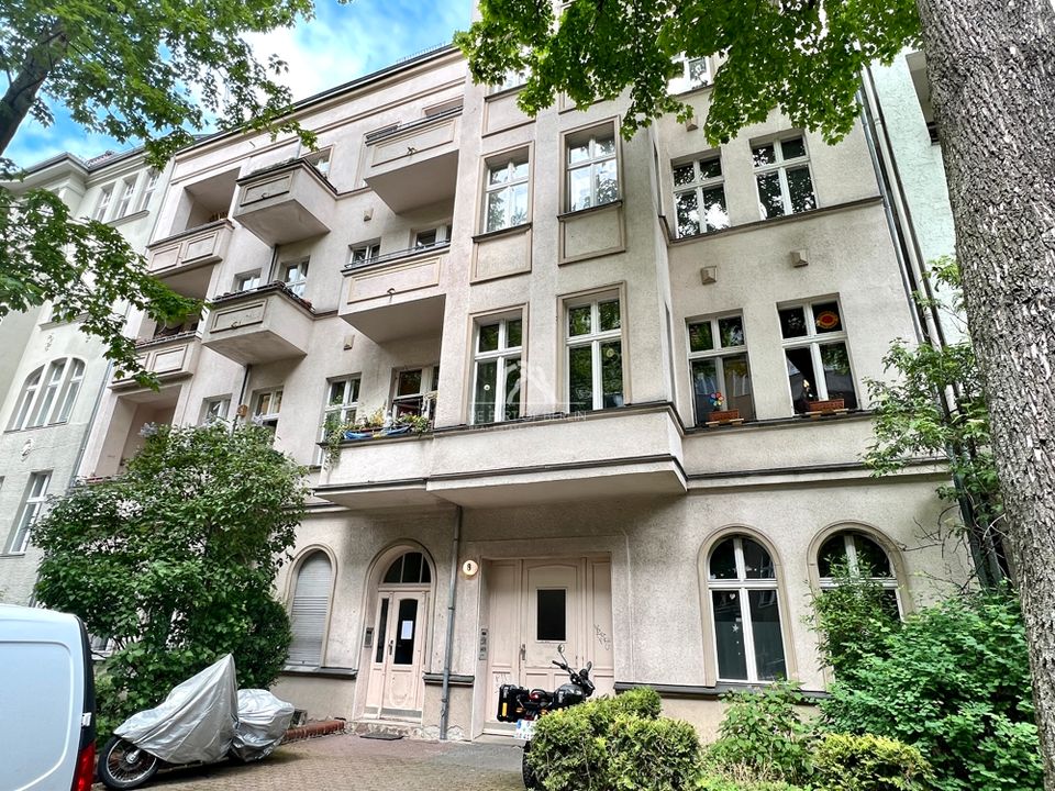 RÜCKZUGSORT IM BELIEBTEN FRIEDENAU: 2 ZIMMER I EINBAUKÜCHE I RUHIGER SEITENFLÜGEL I PROVISIONSFREI