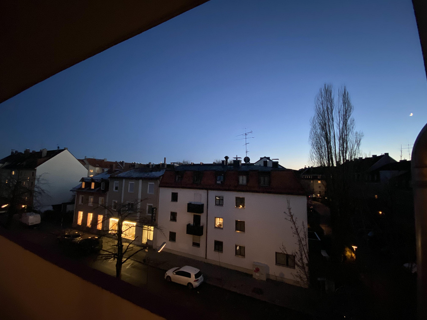 Schöne, helle 2-Zimmer-WG mit Südbalkon zu Verkaufen