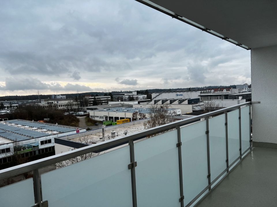 Fernblick genießen: Helle, frisch sanierte 2-Zi.-WHG mit Loggia zum Wohlfühlen - Ohne Provision!