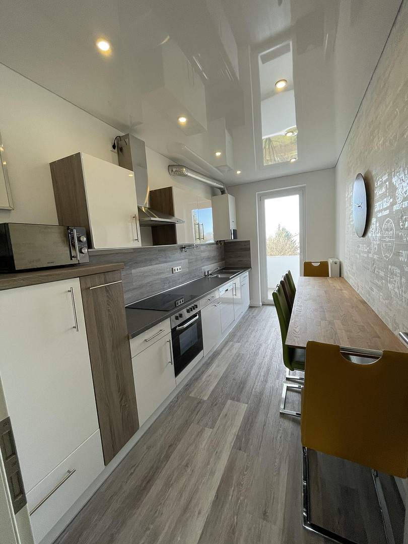 Klimatisierte und Vollständig renovierte Wohnung mit 3 Zimmern, Balkon und Einbauküche in Düsseldorf