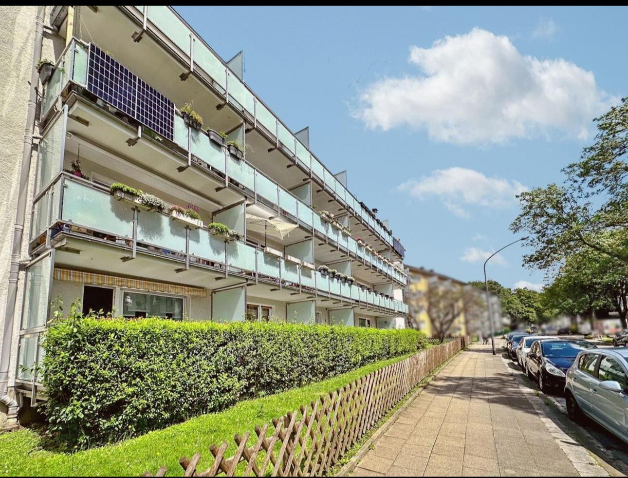 Gepflegte, helle 3,5-Zimmer-Wohnung mit Balkon, Aufzug & Grünblick am Gervinuspark