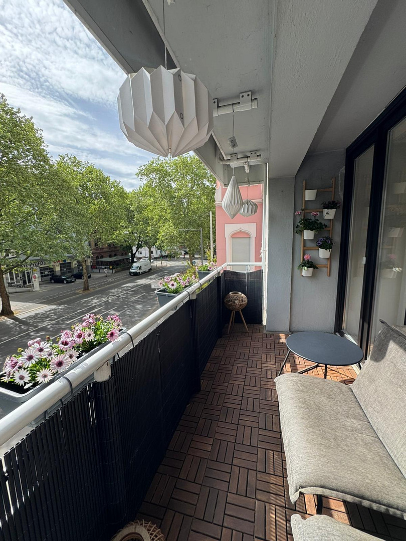 Provisionsfrei: 2-Zimmer-Wohnung in Rheinnähe mit Balkon, modernisiertem Tageslichtbad & Aufzug