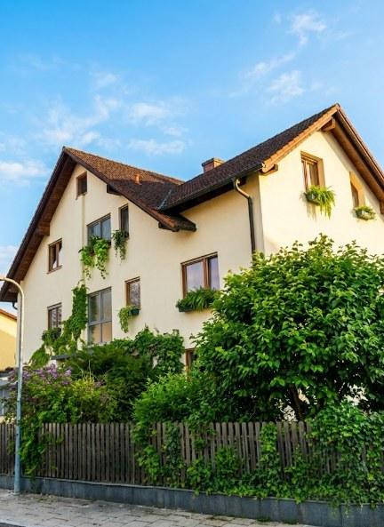 Aussergewöhnliche 3,5-Zi-Maisonette-Wohnung, 2 Wohnebenen, Stadtrandlage, offener Kamin,Einzelgarage