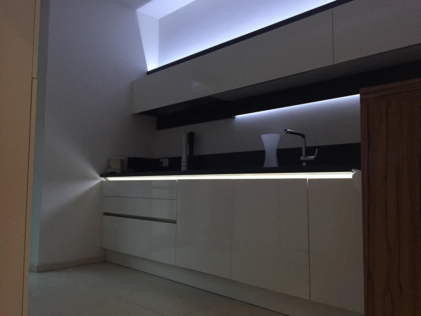 2-ZKB Luxus Altbau Designerküche |Designerbad |teilw. Fußbodenheizung | Balkon | Lift | Stellplatz