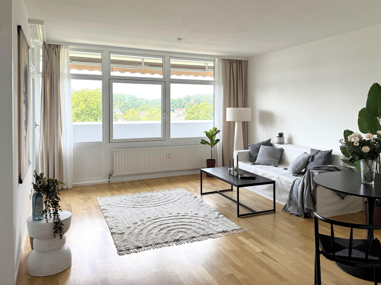 PROVISIONSFREI | Modernisierte 2-Zimmer-Wohnung mit Fernblick, großem Balkon & Einzelgarage