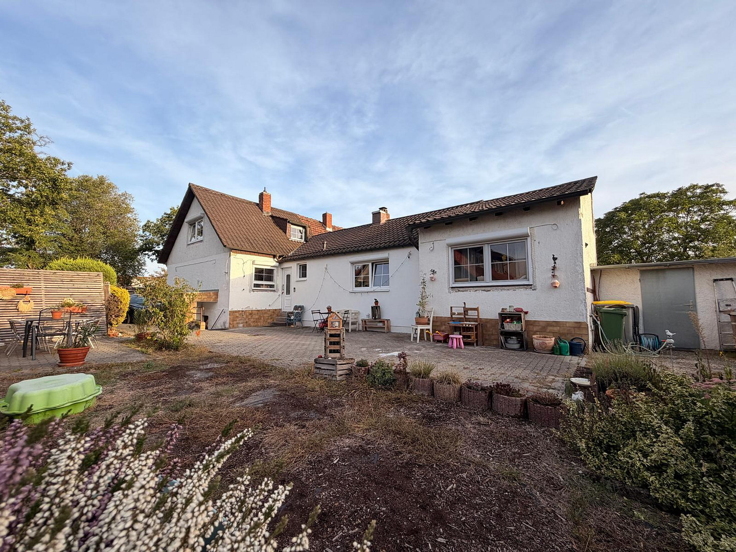 Kernsaniertes Zuhause mit 630 m² Grundstück – modern, gemütlich und bezugsnah