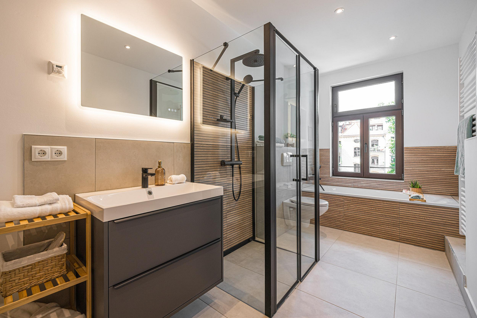 *Seltene Gelegenheit: 4-Zimmer Altbau im Leipziger Waldstraßenviertel | Provisionsfrei | Erstbezug*