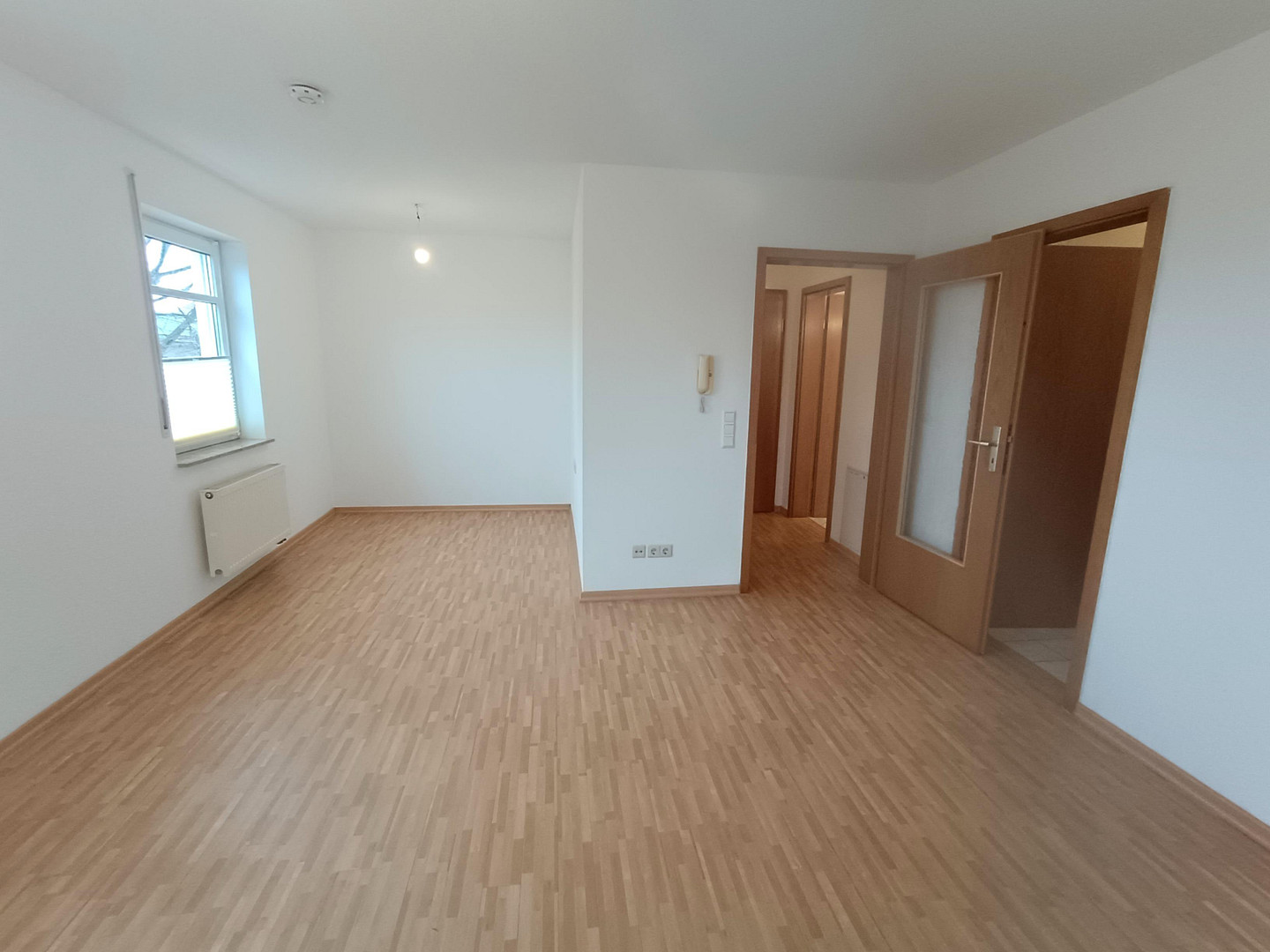 Dresden-Cotta – prov.frei, ruhige, mod. 1 Zi.-Whg. mit Balkon, sep. Küche mit Einbauten u. TG Stpl.