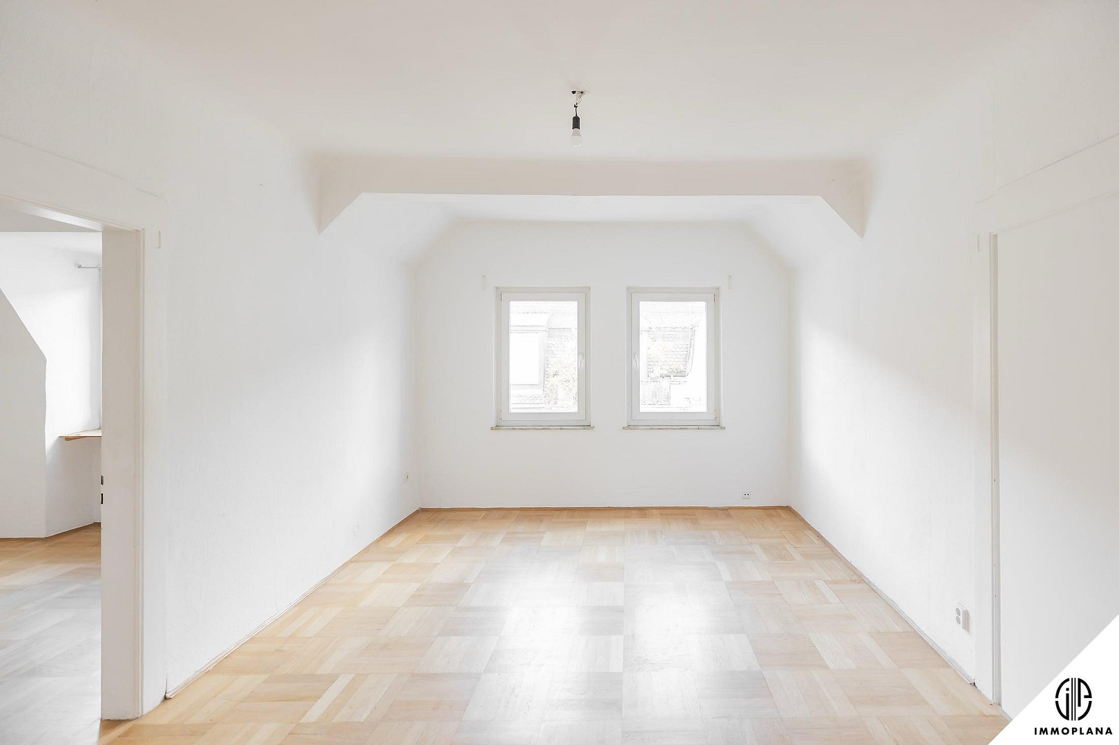 * 3 Zimmer Altbaucharme mit 100m² Rohdachboden als Ausbaureserve in Top-Lage! PROVISIONSFREI! *