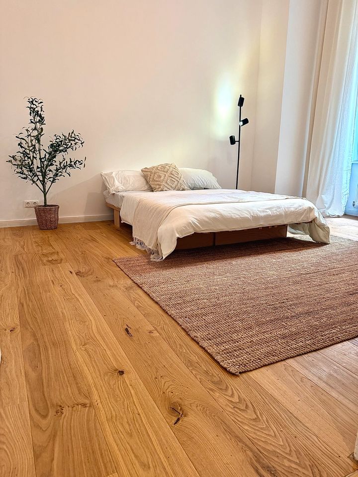 Bezugsfrei: Kleine sanierte Wohnung in Berlin Schöneberg