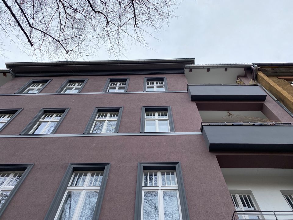 CHARMANTE ALTBAUWOHNUNG IN BERLIN